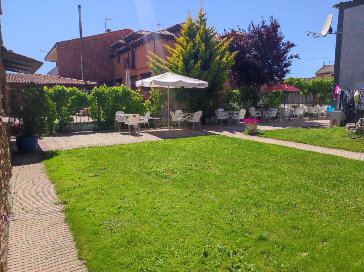 Albergue Santa Ana San Martin del Camino Exterior photo